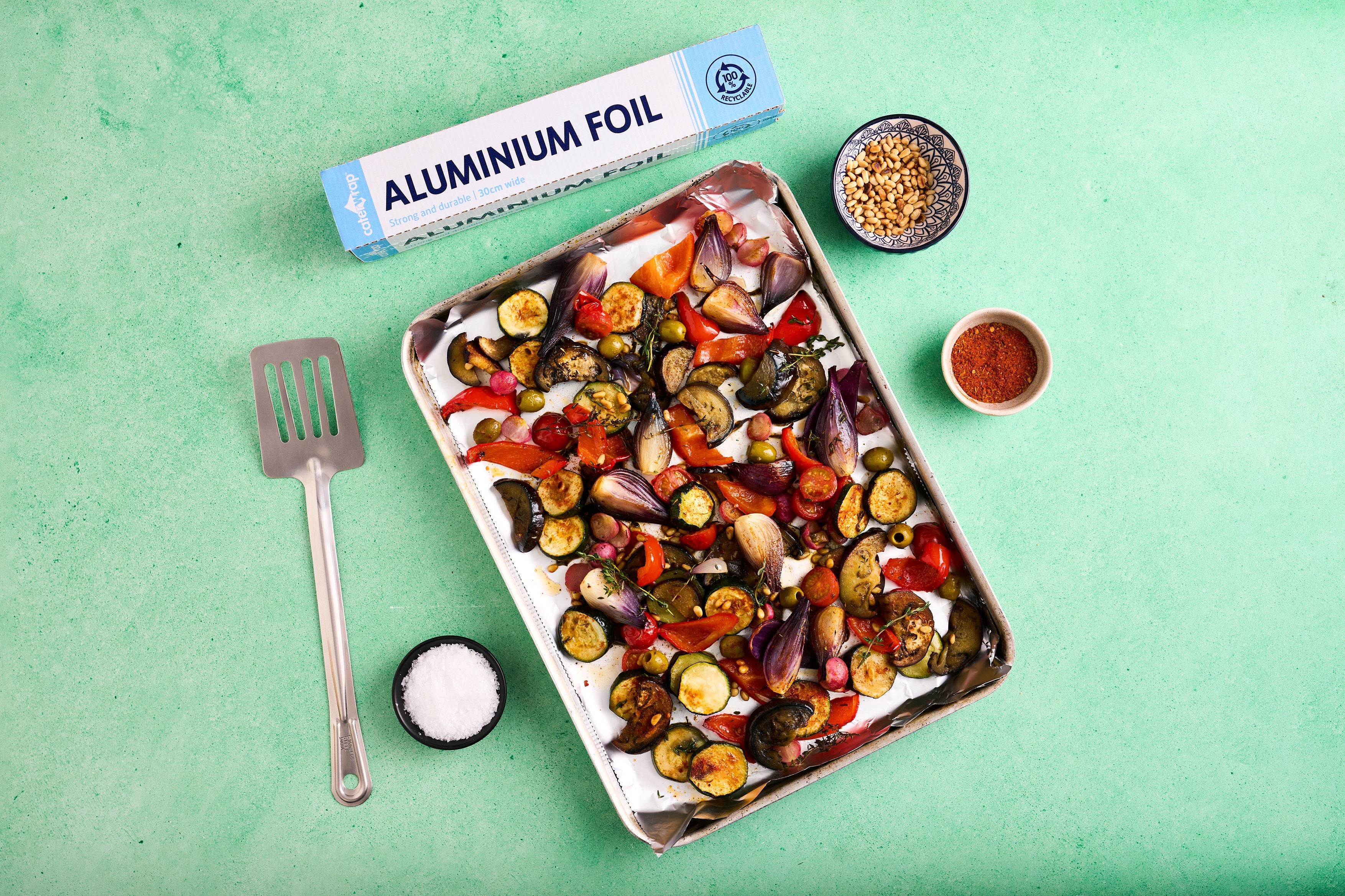 23C04 - Caterwrap Aluminium Foil 30CM x 75M in Cutter Box