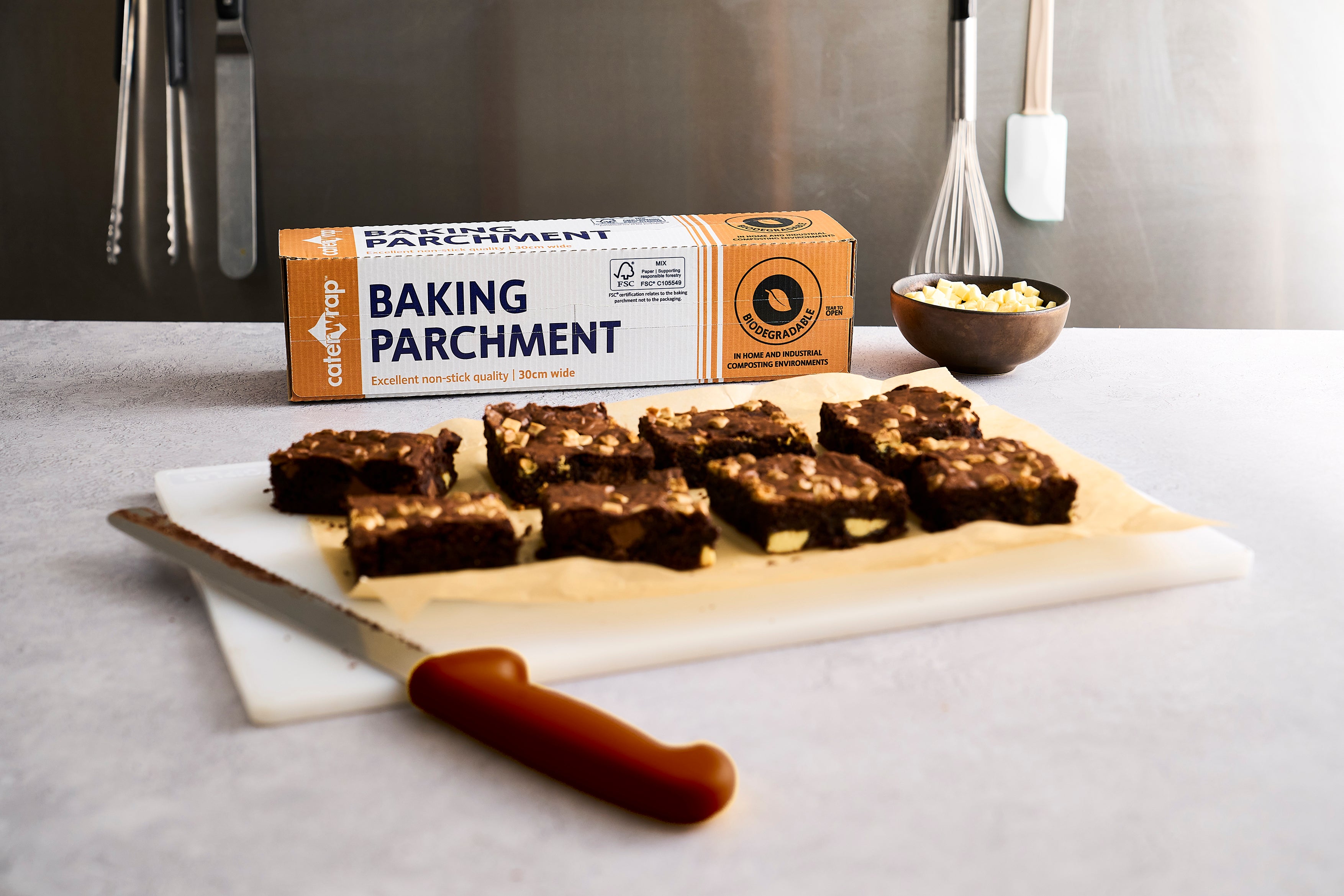 21C25 - Caterwrap Baking Parchment Paper 30cm x 50M in Cutter Box