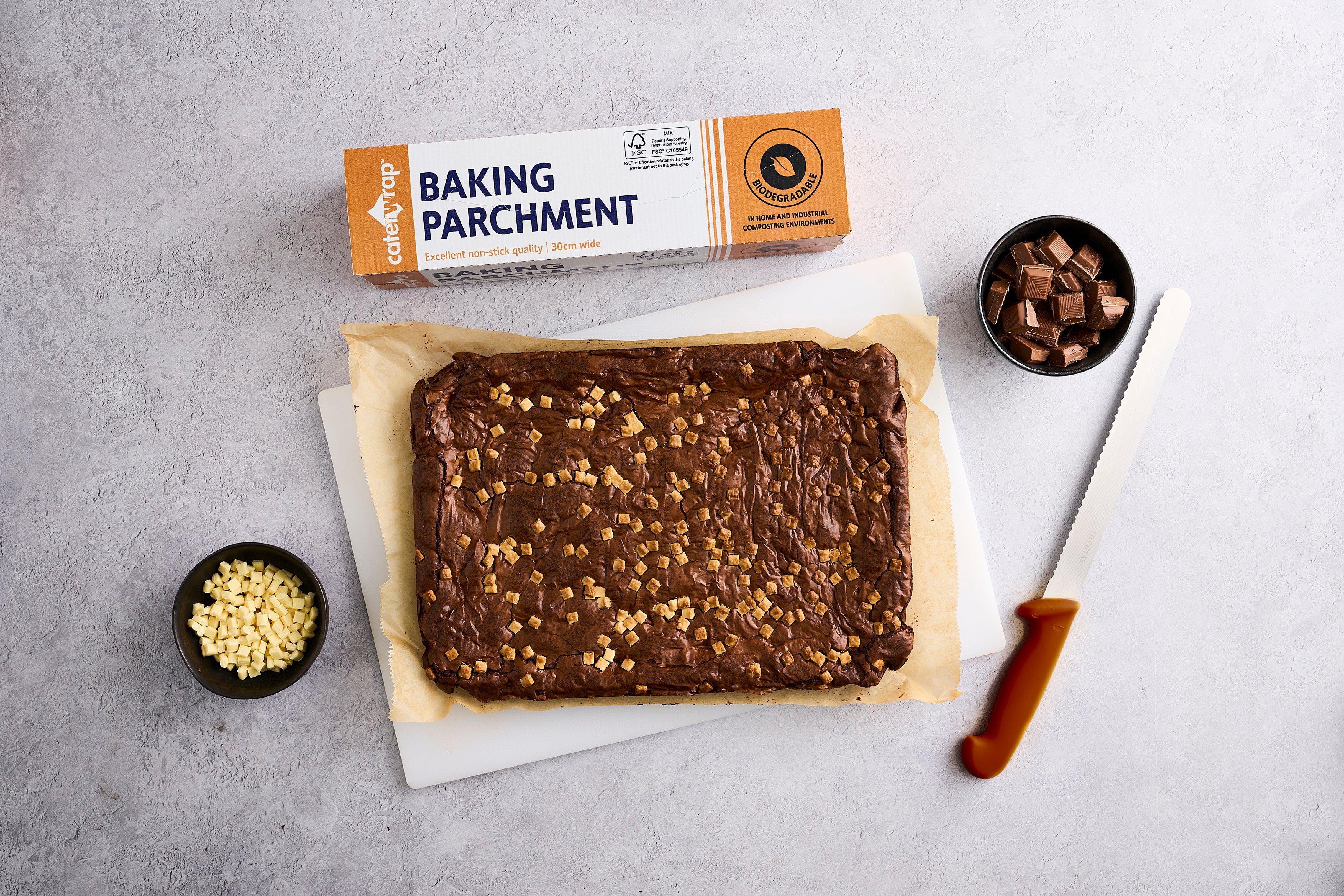 21C25 - Caterwrap Baking Parchment Paper 30cm x 50M in Cutter Box