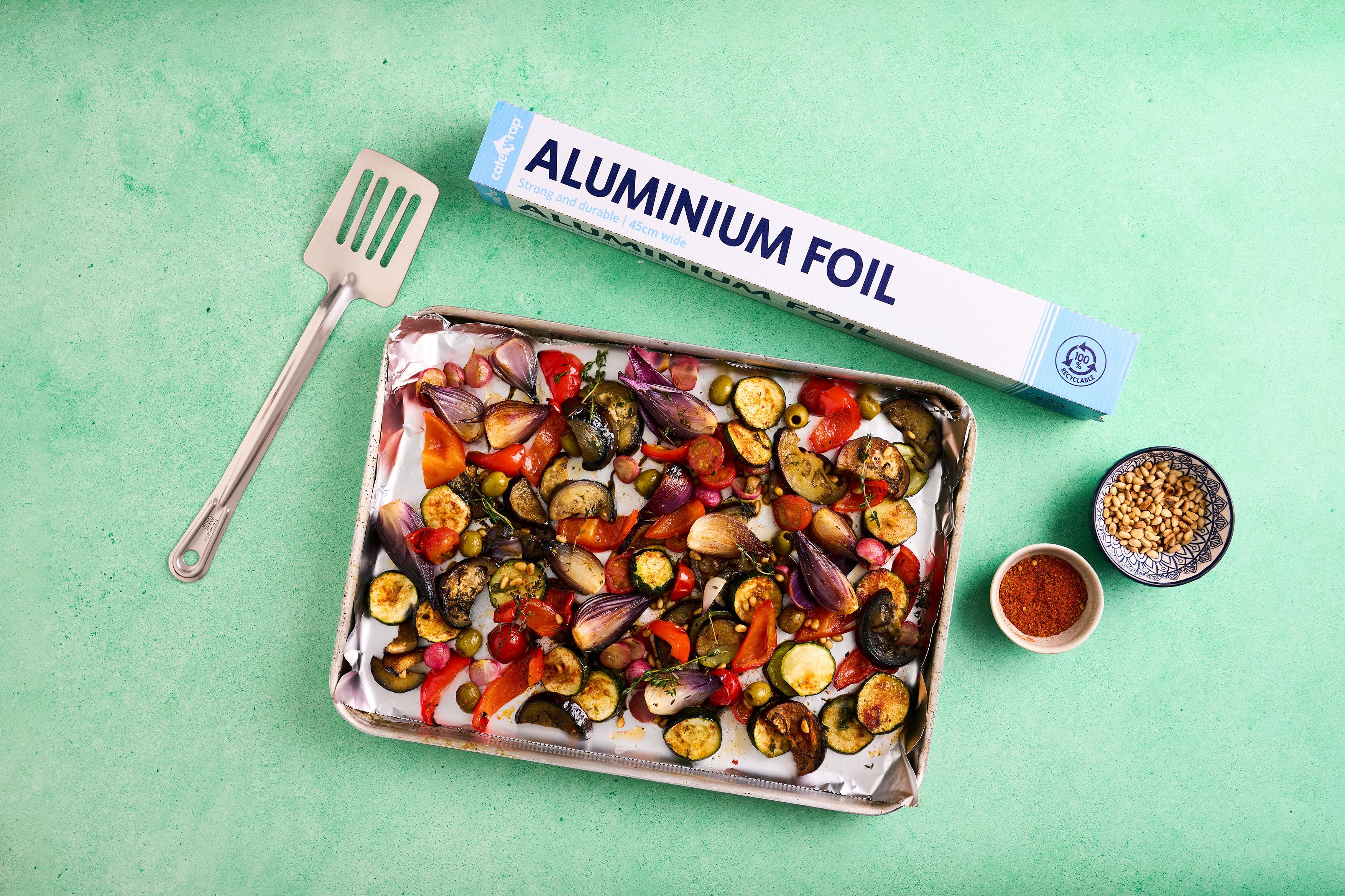 23C05 - Caterwrap Aluminium Foil 45CM x 75M in Cutter Box